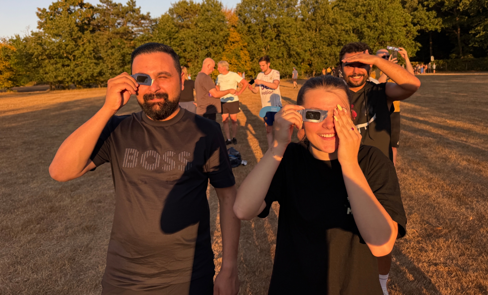 Groepsfoto bij de buitenvolleybalvelden